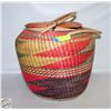 Image 1 : VINTAGE WEAVED NATIVE AMERICAN COVERED BASKET
