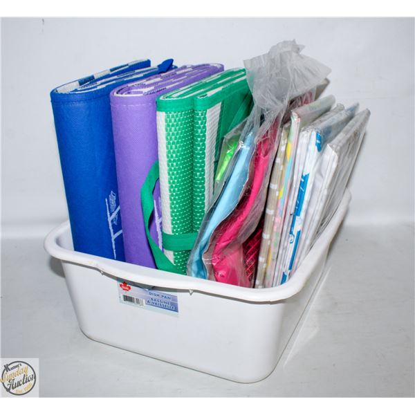 BEACH LOUNGE PADS, WITH 2 FLOATING LOUNGERS