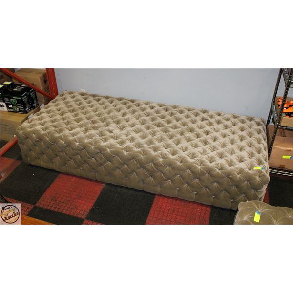 SHOWROOM FLOOR MODEL LARGE TUFTED XL
