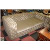 Image 1 : SHOWROOM FLOOR MODEL LARGE TUFTED