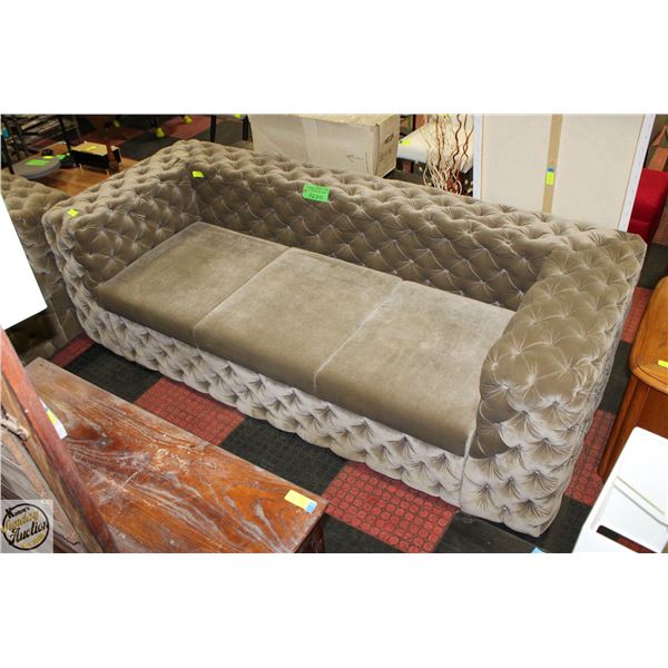 SHOWROOM FLOOR MODEL LARGE TUFTED