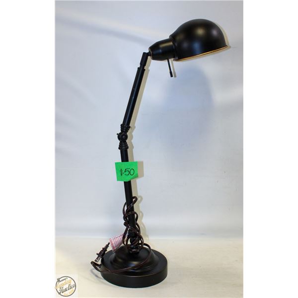 SHOWROOM FLOOR MODEL ADJUSTABLE DESK