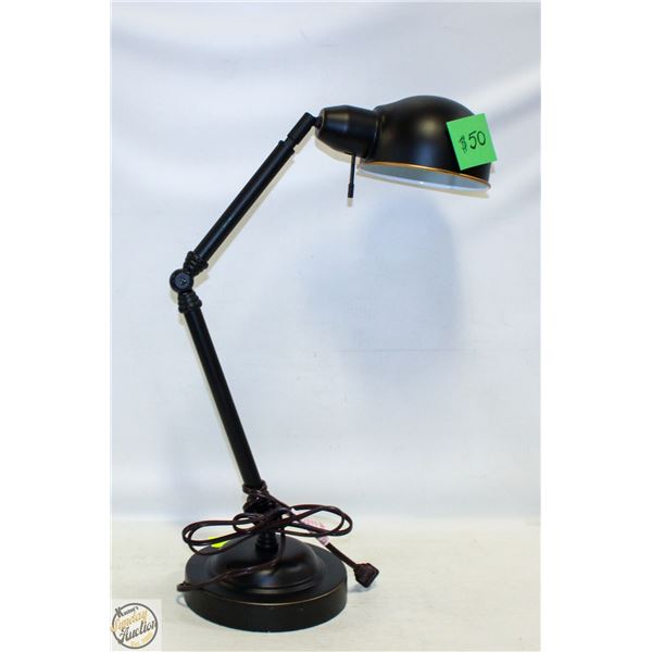 SHOWROOM FLOOR MODEL ADJUSTABLE DESK