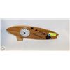 Image 1 : HAWAII SOLID WOOD SURFBOARD CLOCK DISPLAY