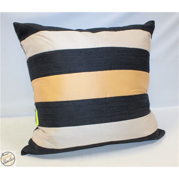 SHOWROOM FLOOR MODEL SINGLE BLACK + STRIPED