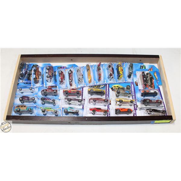 HOT WHEELS 30 CAR SHADOW BOX