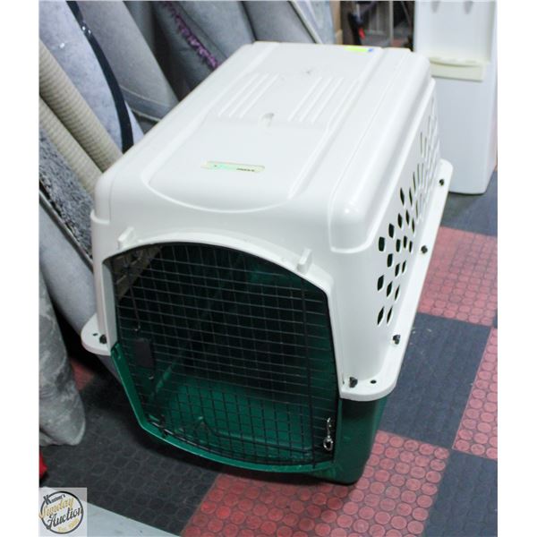HARD SHELL PET KENNEL H-29" W-27" L-40"