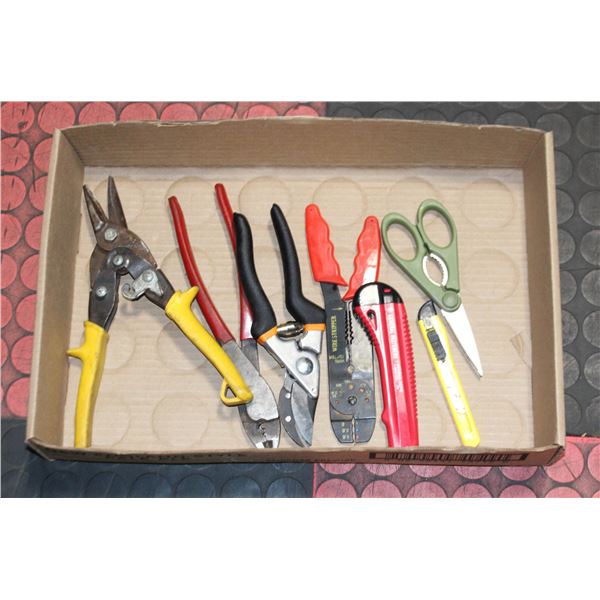 FLAT OF PLIERS AND CUTTERS
