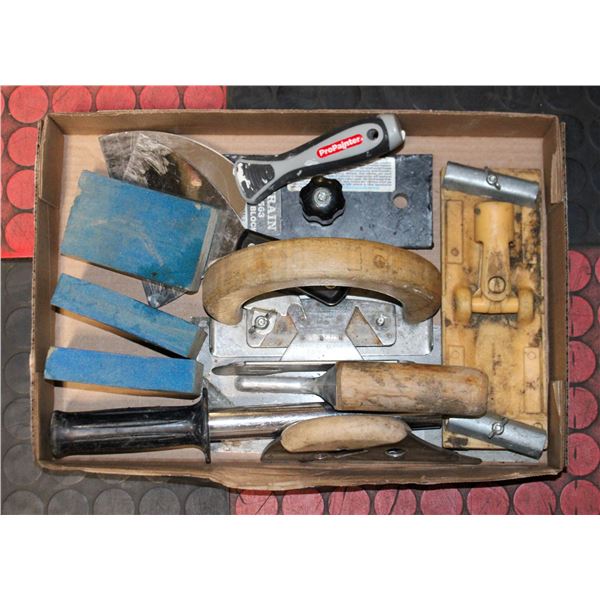 FLAT OF DRYWALL AND FLOORING TOOLS