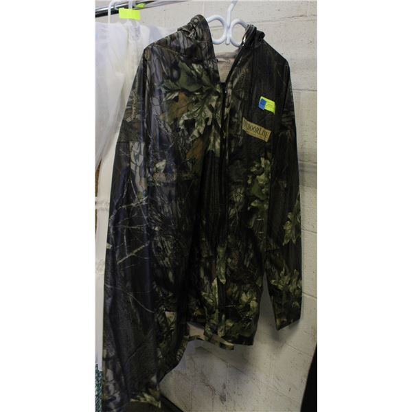 OUTDOOR LIFE WATERPROOF VINYL SIZE L ZIP UP COAT
