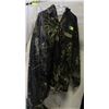 Image 1 : OUTDOOR LIFE WATERPROOF VINYL SIZE L ZIP UP COAT