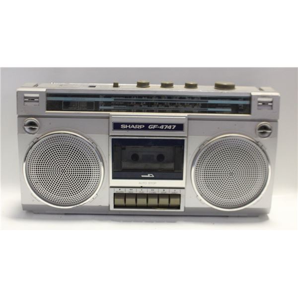 SHARP GF-4747 BOOM BOX