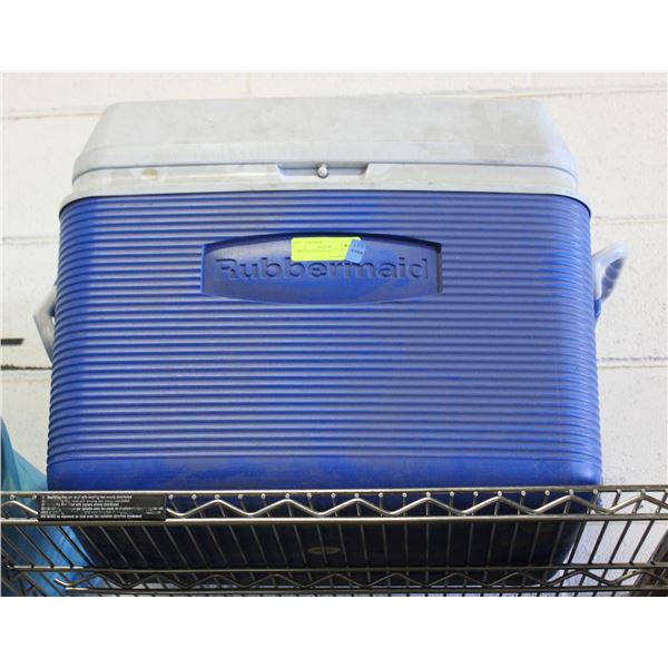 LARGE RUBBERMAID COOLER