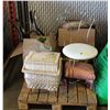 Image 1 : PALLET OF ASSORTED ESTATE ITEMS