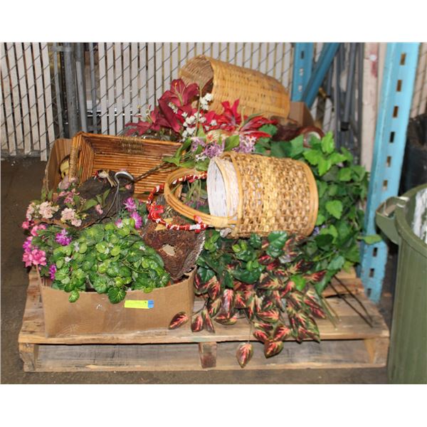 ESTATE PALLET OF HOME DECOR WITH VASES
