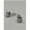 Image 2 : Square-Cut Clear Stud Earrings Set in Metal