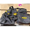 Image 4 : DeWalt DG5677 20-Pocket Pro Framer’s Tool Apron with Suspenders