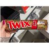 Image 4 : Twix Cookie Bars 4 Pack, Total of 16 Bars, 65g Each