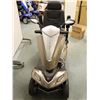 Image 2 : KYMCO MAXER MOBILITY SCOOTER *SHOWROOM DEMO 0km ODO* BROWN CRYSTAL