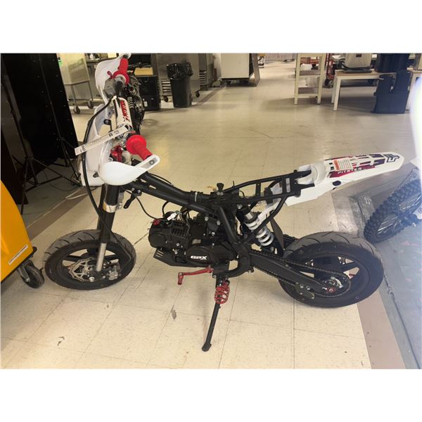 MOTOCROSS GPX PITSTER PRO *PIÈCES MANQUANT*