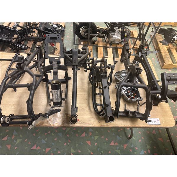 LOT: 6 CADRES MOTO ASST