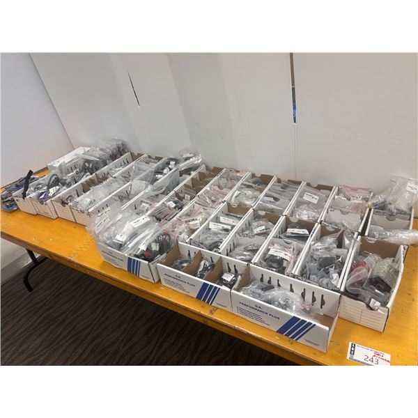 LOT: 100 PIÈCES DE MOTO ASST