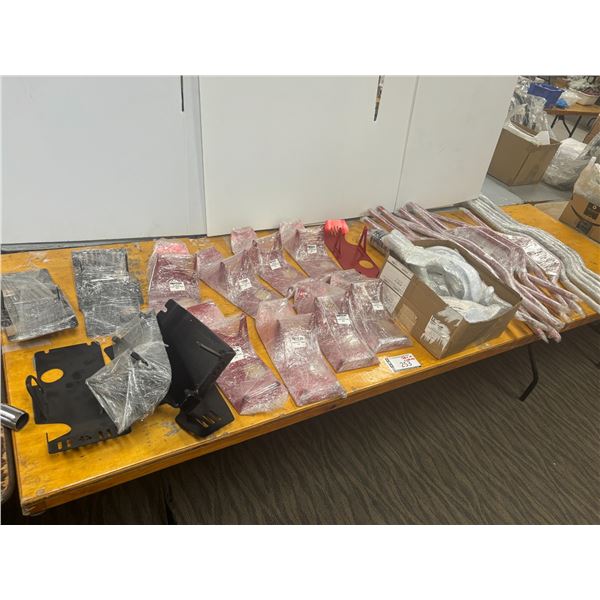 LOT: 30+ PIÈCES DE MOTO ASST