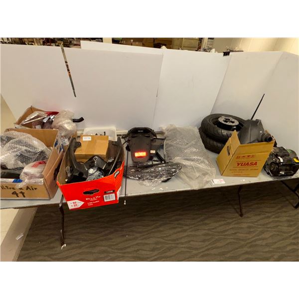 LOT: 30+ PIÈCES DE MOTO ASST