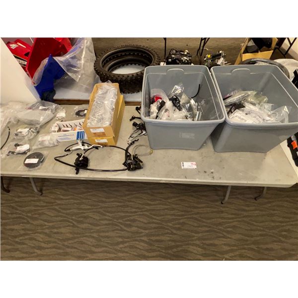 LOT: 100+ PIÈCES DE MOTO ASST