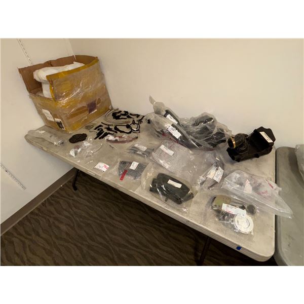 LOT: 40+ PIÈCES DE MOTO ASST