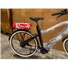 Image 3 : VÉLO ÉLECTRIQUE O2FEEL ISWAN CITY BOOST 8.1 -