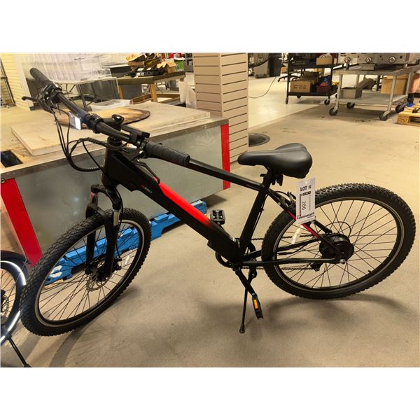 VÉLO ÉLECTRIQUE STONERIDGE E350 (NOIR/ROUGE)  ** SANS BATTERIE SANS CHARGEUR**
