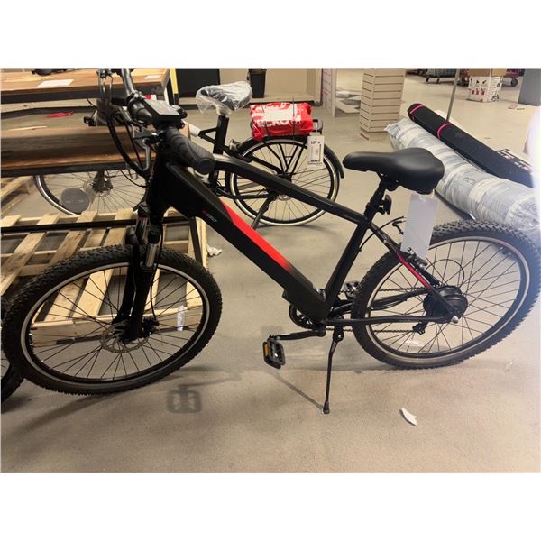 VÉLO ÉLECTRIQUE STONERIDGE E350 (NOIR/ROUGE)  ** SANS BATTERIE SANS CHARGEUR**