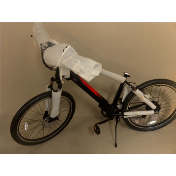 VÉLO ÉLECTRIQUE STONERIDGE E350 (NOIR/ROUGE)  ** SANS BATTERIE SANS CHARGEUR SANS SIEGE**