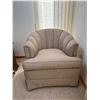 Image 1 : Upholstered Accent Chair