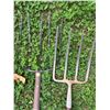 Image 3 : Vintage Lawn Tools