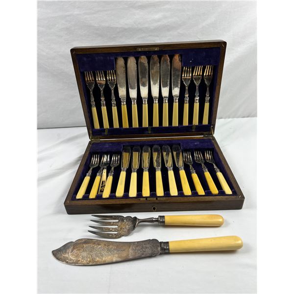 Vintage Silver Plated Boxed Cutlery Set