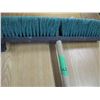 Image 2 : ESTATE:  18" PUSH BROOM