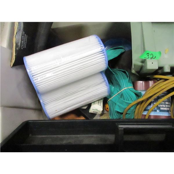 WHITE TOTE C/W ASSORTED GOODS