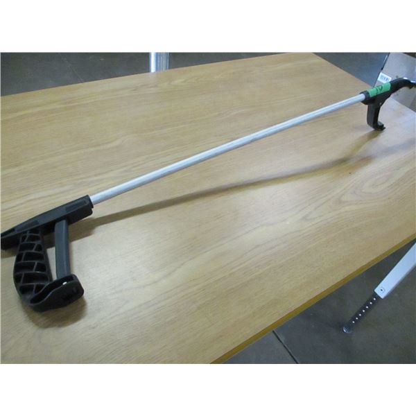 PLASTIC CLAW GRABBER