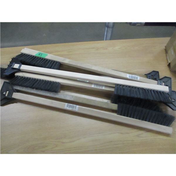 BOX C/W APPROX. 8 SNOW BRUSHES & SCRAPERS