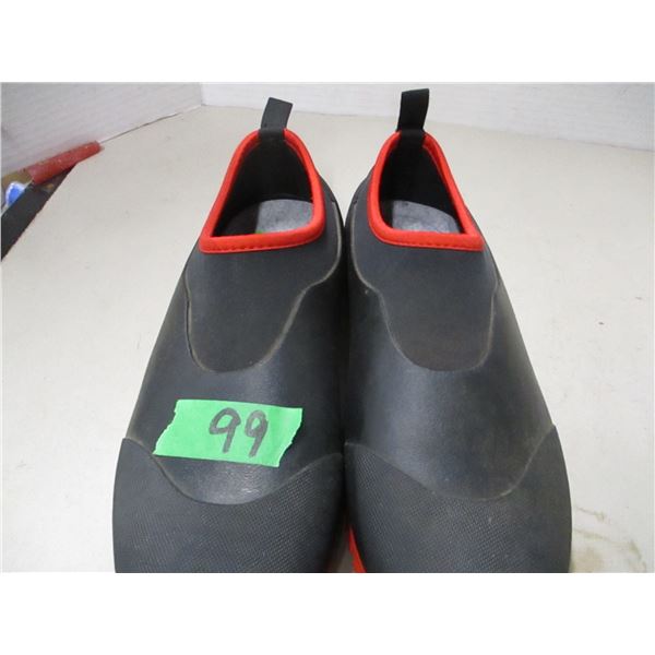 LIKE NEW:  WATER LOVERS (SIZE 40)