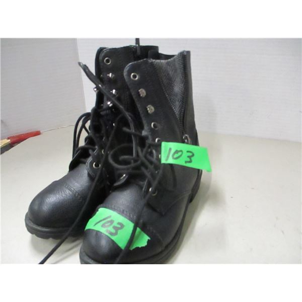 KID'S HIKING BOOTS (SIZE 13)