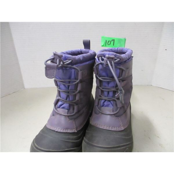 KID'S SNOW BOOTS (SIZE 13)