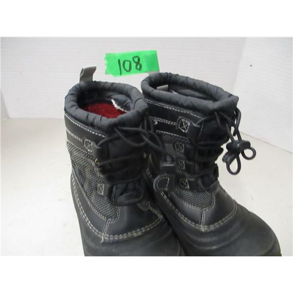 KID'S SNOW BOOTS (SIZE 12)