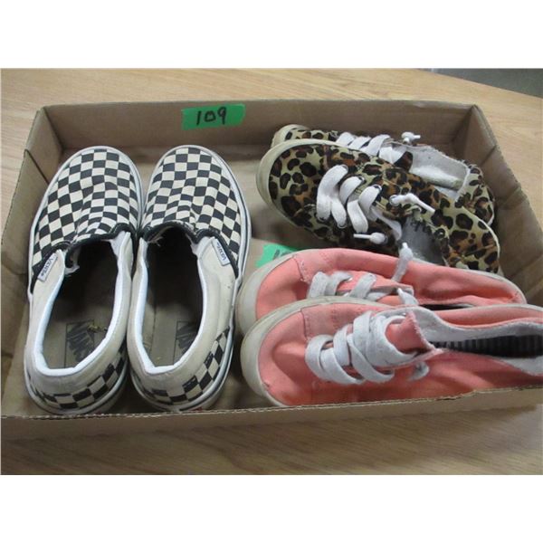 FLAT C/W 3 PAIR KID'S RUNNERS (SIZE 1, 3 & 13)