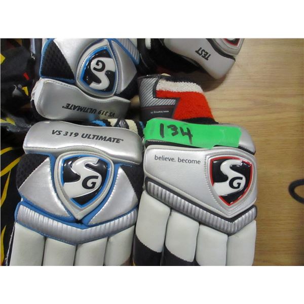 2 PAIR GLOVES & 1 BANDANA