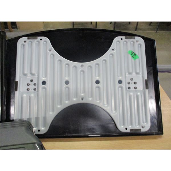 ESTATE:  2 SHELF BASES, 1 TOILET PAPER HOLDER