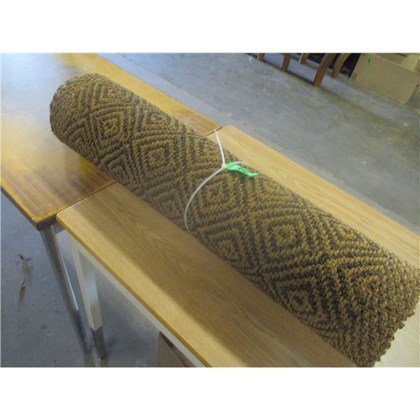 CARPET RUNNER (APPROX. 3' X 6')