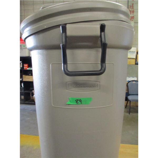 ESTATE:  RUBBERMAID GARBAGE CAN C/W LID